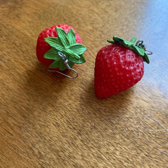🍓Strawberry Earrings🍓 - Picture 2 of 2